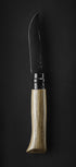 Couteau Opinel N°08 chêne à lame noire, vue verticale