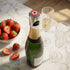 Bouchon bouteille de champagne rond rouge en situation