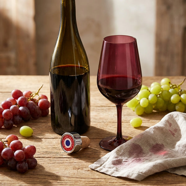 Bouchon bouteille de vin rond rouge en situation