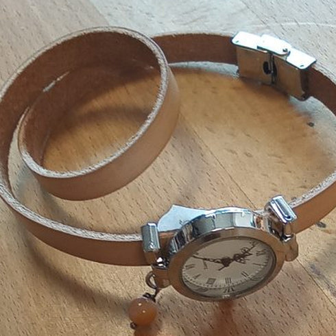 Montre double tour en cuir beige, atelier Cristalizade