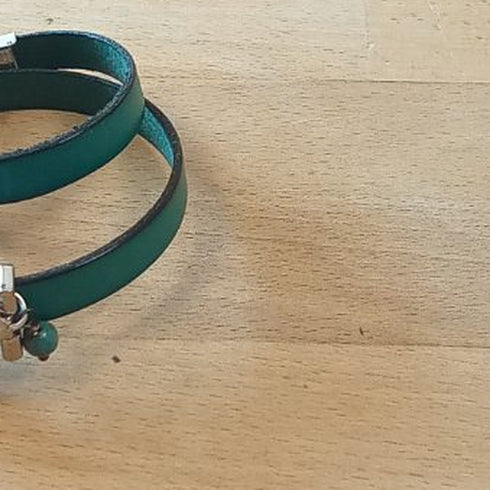 Montre double tour en cuir bleu canard, atelier Cristalizade