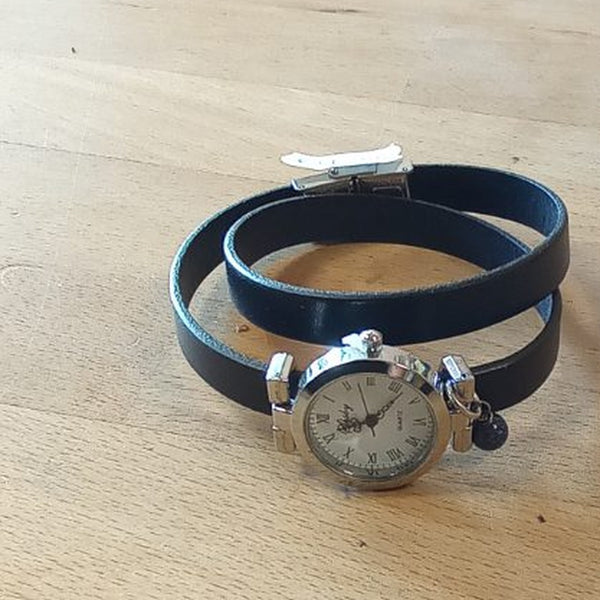 Montre double tour en cuir bleu nuit, atelier Cristalizade