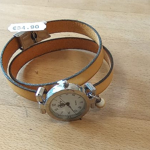 Montre double tour en cuir jaune moutarde, atelier Cristalizade