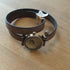 Montre double tour en cuir taupe, boîtier laiton vieilli, atelier Cristalizade