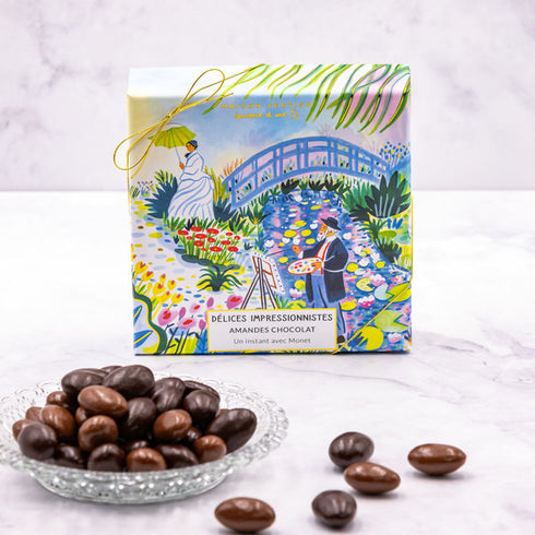 Boîte de chocolats Délices impressionnistes de Maison Vertigo et une coupelle d'amandes au chocolat