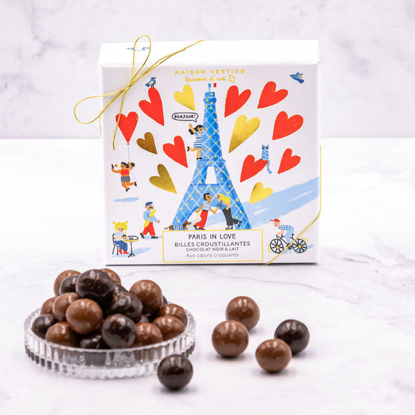 Boîte de chocolats Paris in Love de Maison Vertigo et une coupelle de billes au chocolat
