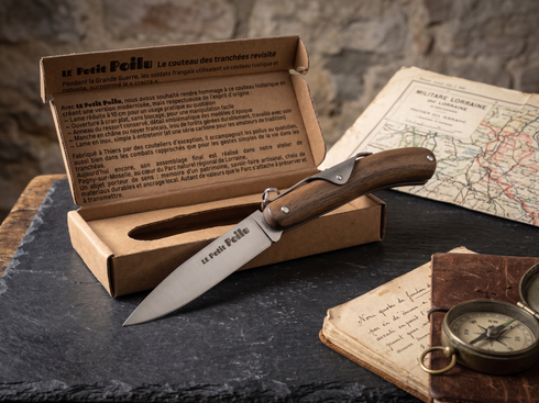 Le Petit Poilu — couteau de poche artisanal manche en bois de noyer français, lame forgée à Thiers, fabriqué à Pagny-sur-Moselle par Nicolas Cablé