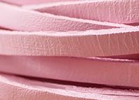 Le cuir Z1-Rose dragée, photographié par l'atelier Cristalizade