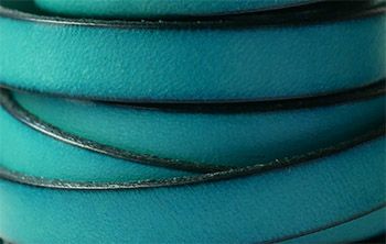Le cuir T-Turquoise, photographié par l'atelier Cristalizade