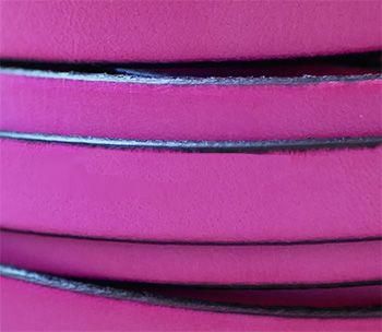 Le cuir U-Fuchsia, photographié par l'atelier Cristalizade