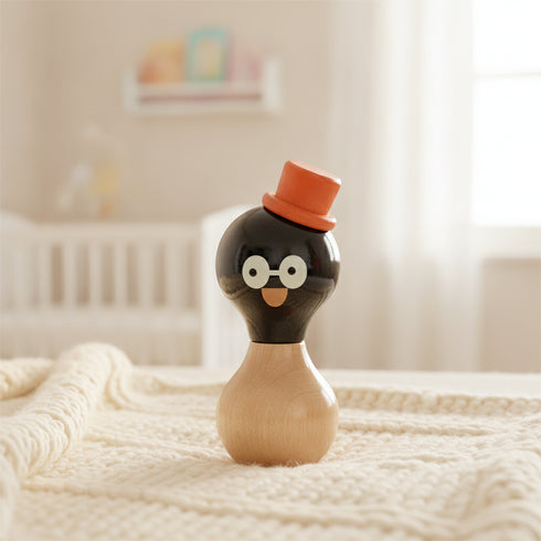 Hochet en bois Boizoos, René le pingouin en situation