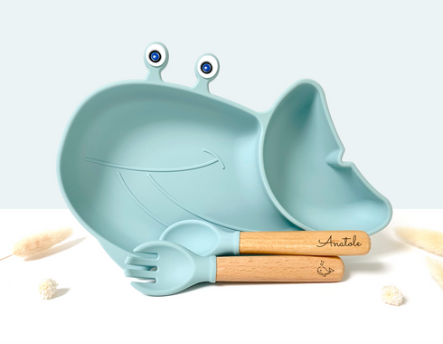 Assiette baleine et couverts en silicone bleu ciel - Les Petits Citrons, fabriqué en France