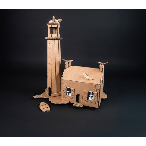 Maquette géante du phare et de la maison du gardien en carton