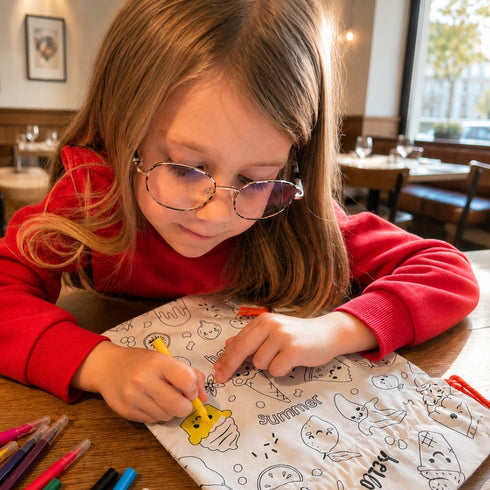 Enfant coloriant la pochette en tissu du pochon Zéro Ennui