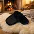 Chaussons bouillotte Noir - L'Artisan du Bien-Être, en situation cosy