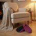 Chaussons bouillotte Prune - L'Artisan du Bien-Être, en situation cosy