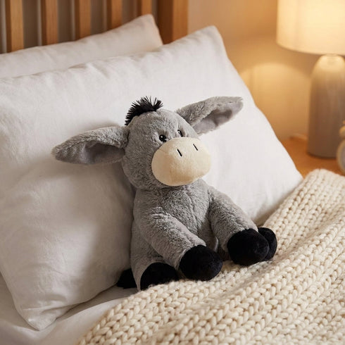 Peluche Bouillotte Âne - L'Artisan du Bien-Être, en situation cosy