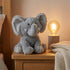 Peluche Bouillotte Éléphant - L'Artisan du Bien-Être, en situation cosy