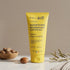 Shampooing argan et karité Born to Bio près de noix d'argan