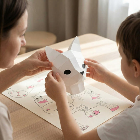Parent et enfant montant ensemble une veilleuse Moki Moki