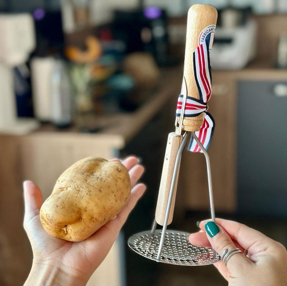 Ensemble presse-purée et éplucheur hêtre